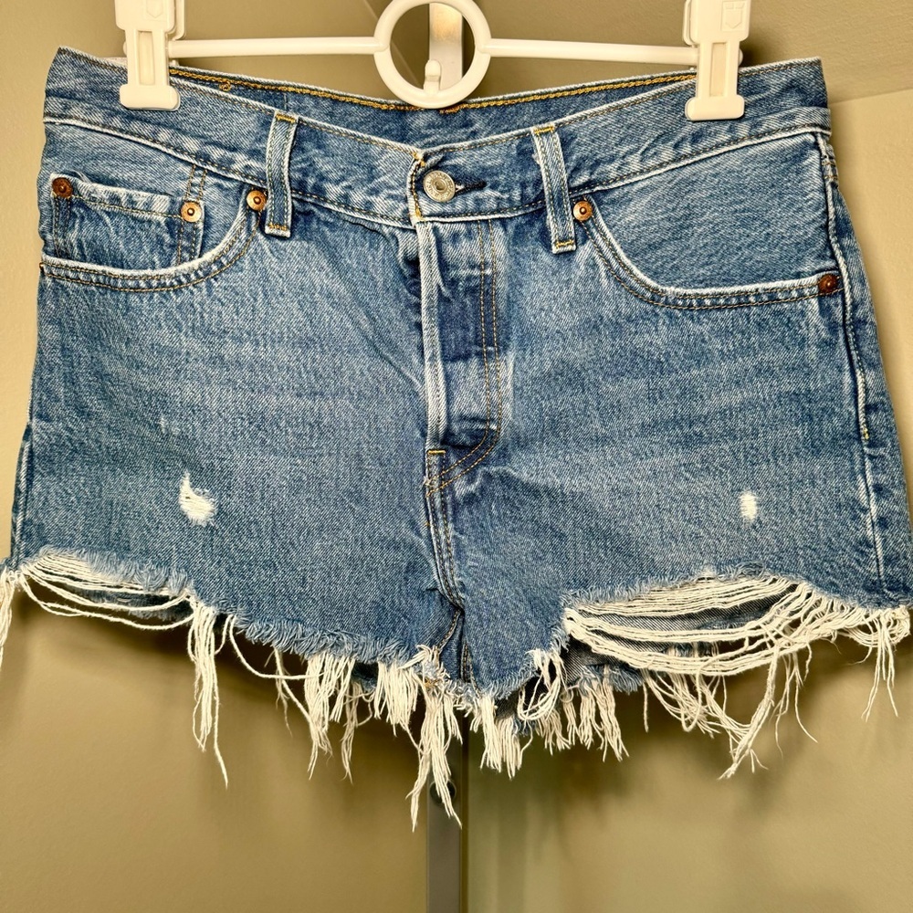Levi’s 501 original denim cutoff‎ shorts women’s 28. Vintage style, distressed